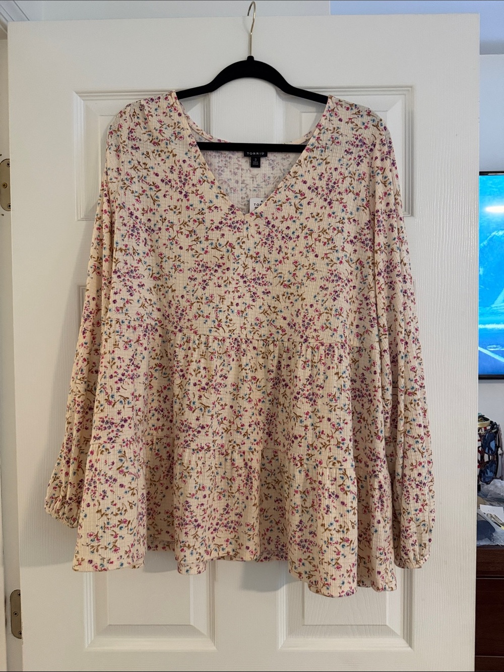 torrid Cream Floral Peplum V-Neck Tunic